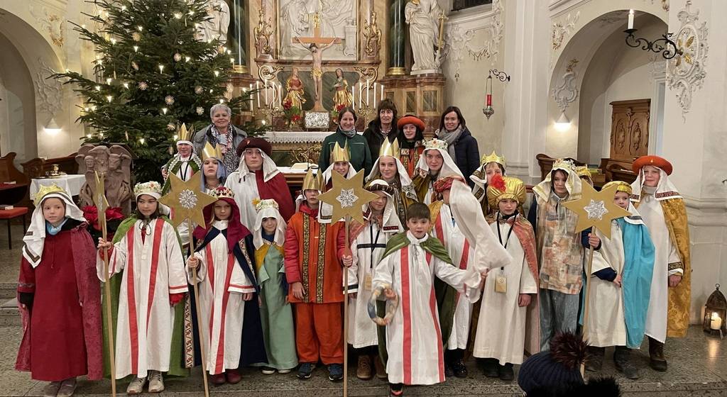 Gruppenbild in der Kirche St. Josef