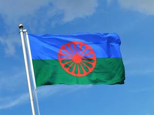 Quelle: Anlaufstelle Pro Sinti & Roma, Flagge der Roma