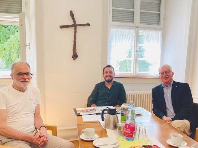 Quelle: Anlaufstelle Pro Sinti & Roma, Klaus Danner, Thomas Braunstein und Kemal Ahmed im Gespräch