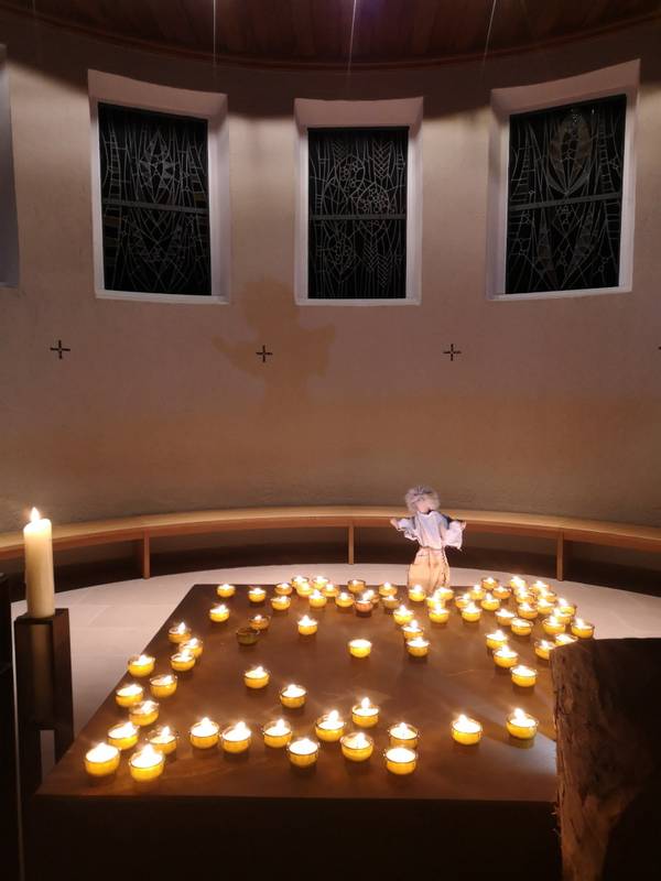 Kandelkapelle Innenraum zur Wintersonnenwende