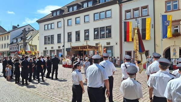 Quelle: Christoph Gairing, Seelsorgeeinheit Waldkirch Fronleichnam auf dem Marktplatz Waldkirch 2024