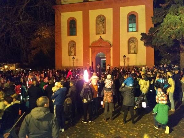 Martinsfeier vor St. Margarethen